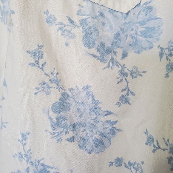 Floral Patterned Button-Down Top - Picture 3 of 4